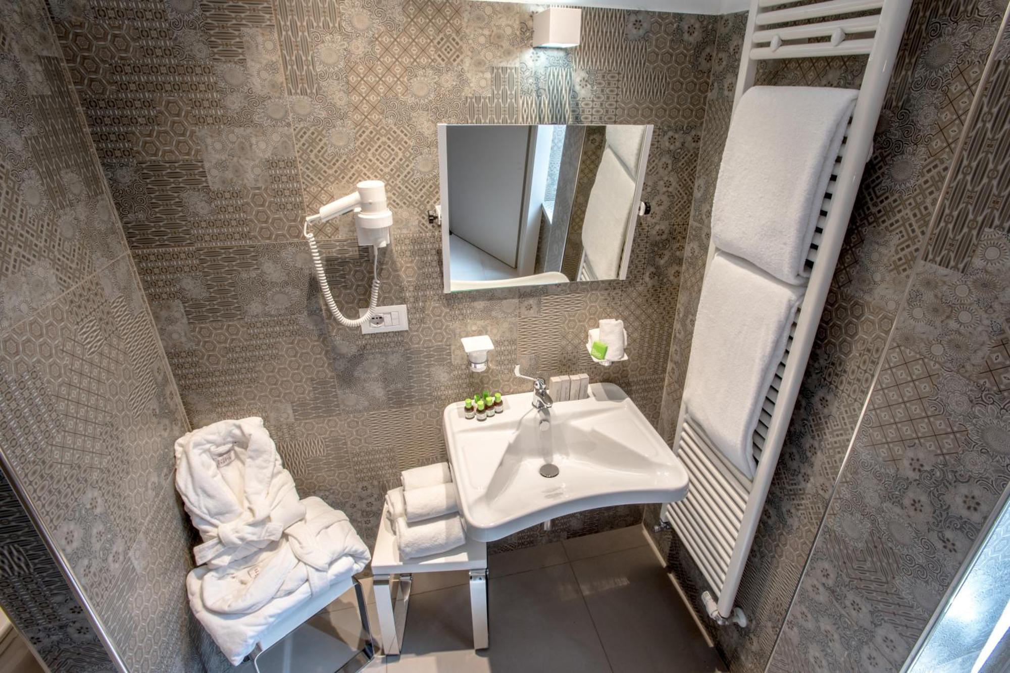 Uve Rooms & Wine Bar La Morra Bagian luar foto