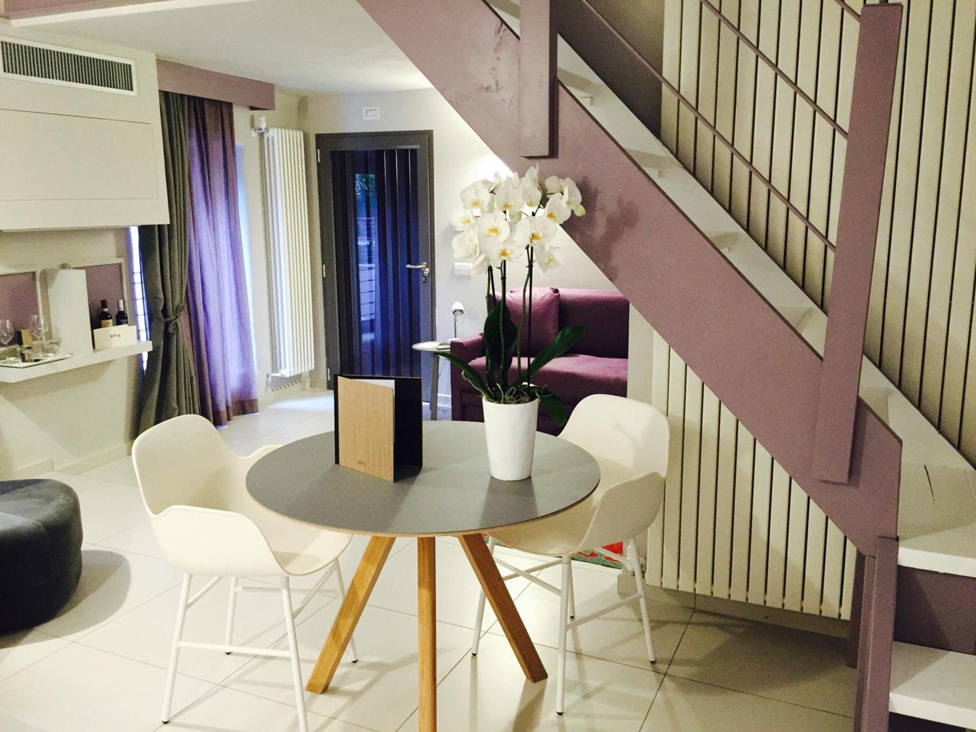 Uve Rooms & Wine Bar La Morra Bagian luar foto