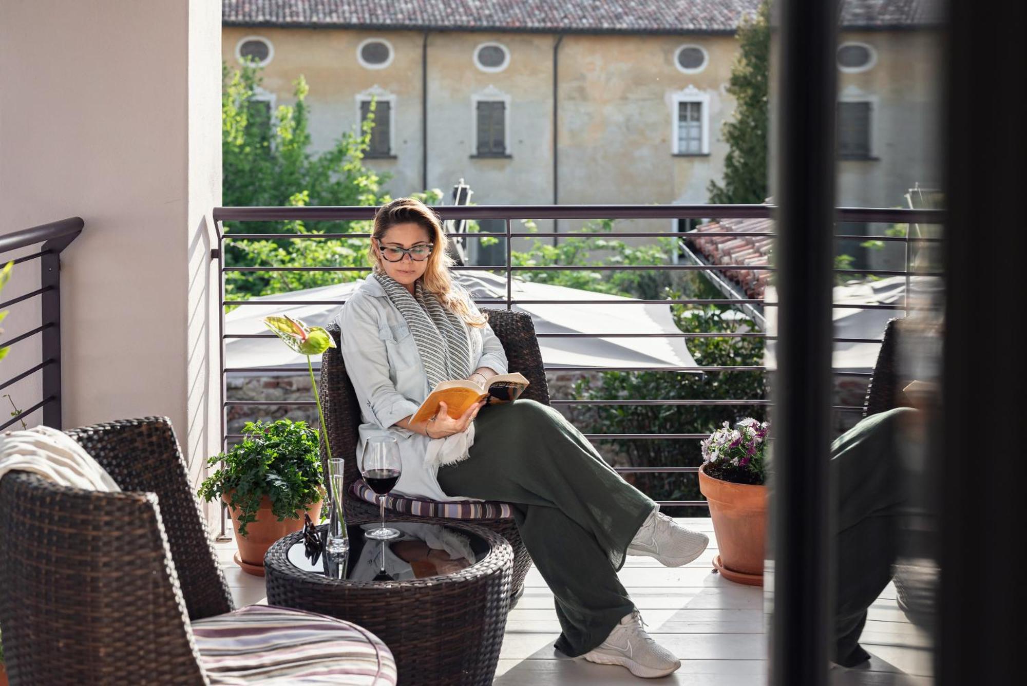 Uve Rooms & Wine Bar La Morra Bagian luar foto
