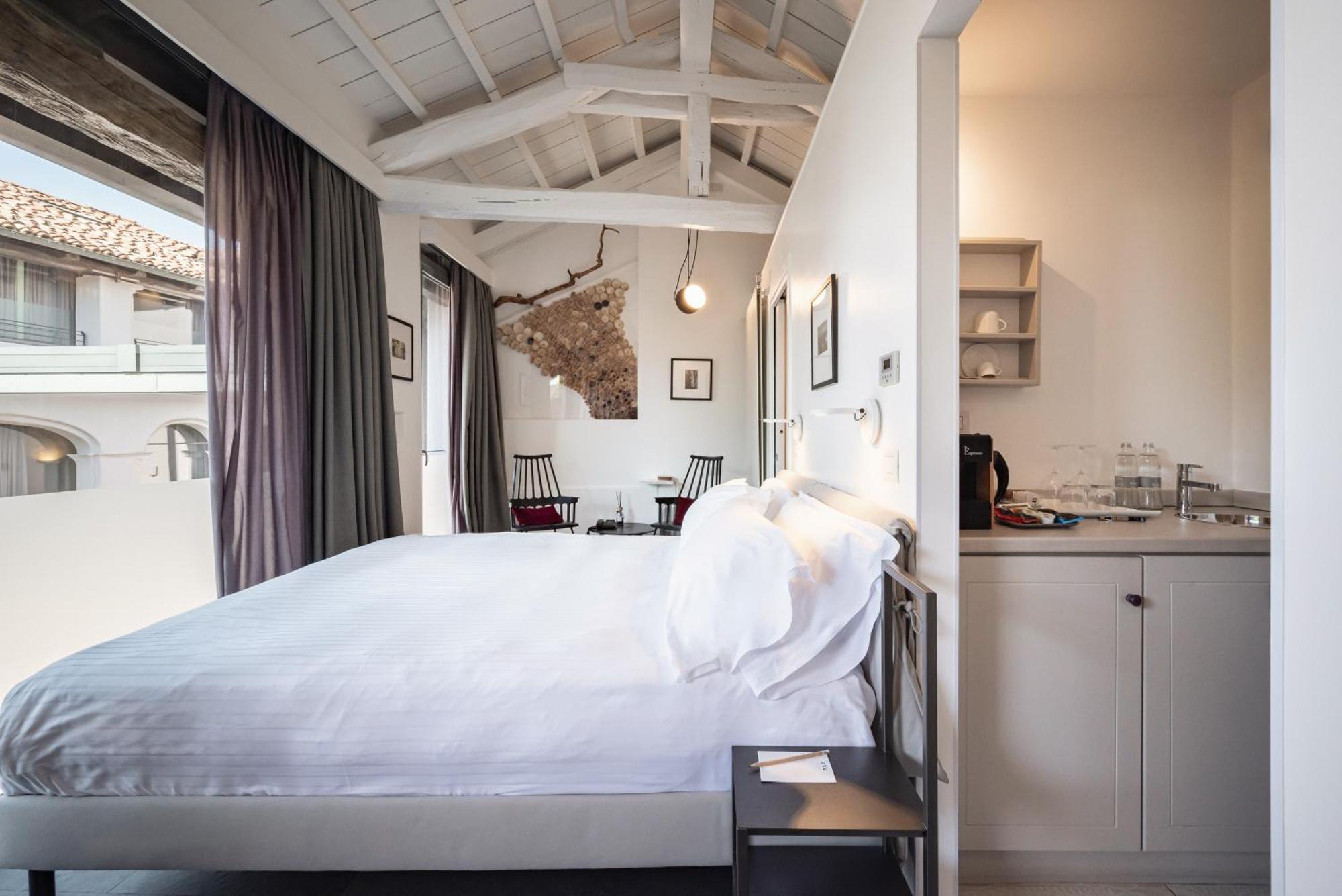 Uve Rooms & Wine Bar La Morra Bagian luar foto