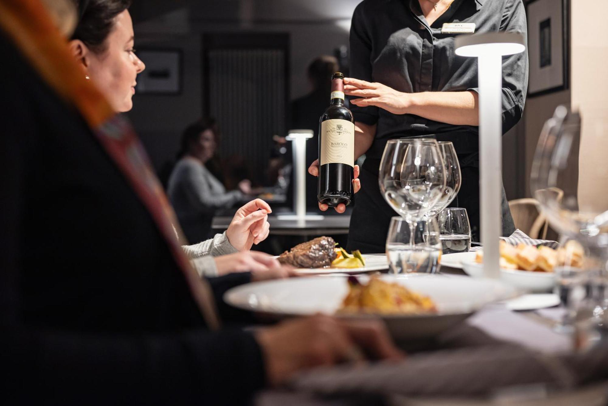 Uve Rooms & Wine Bar La Morra Bagian luar foto