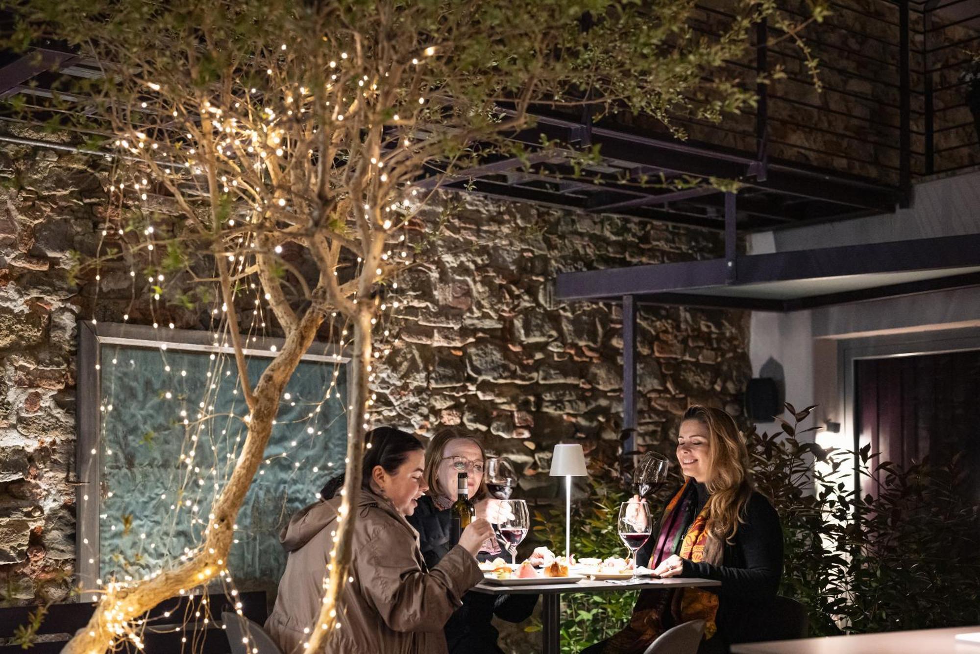 Uve Rooms & Wine Bar La Morra Bagian luar foto