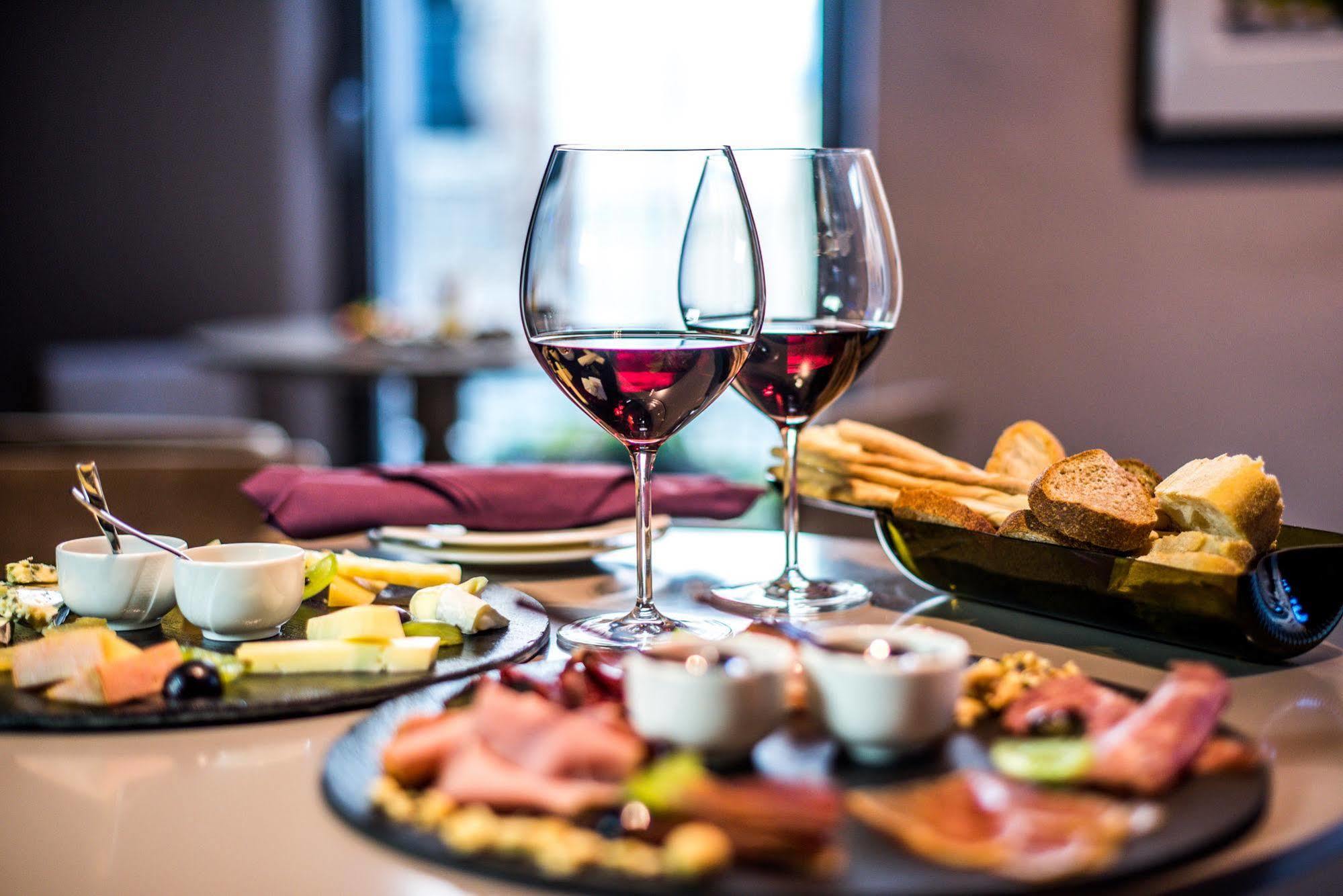 Uve Rooms & Wine Bar La Morra Bagian luar foto