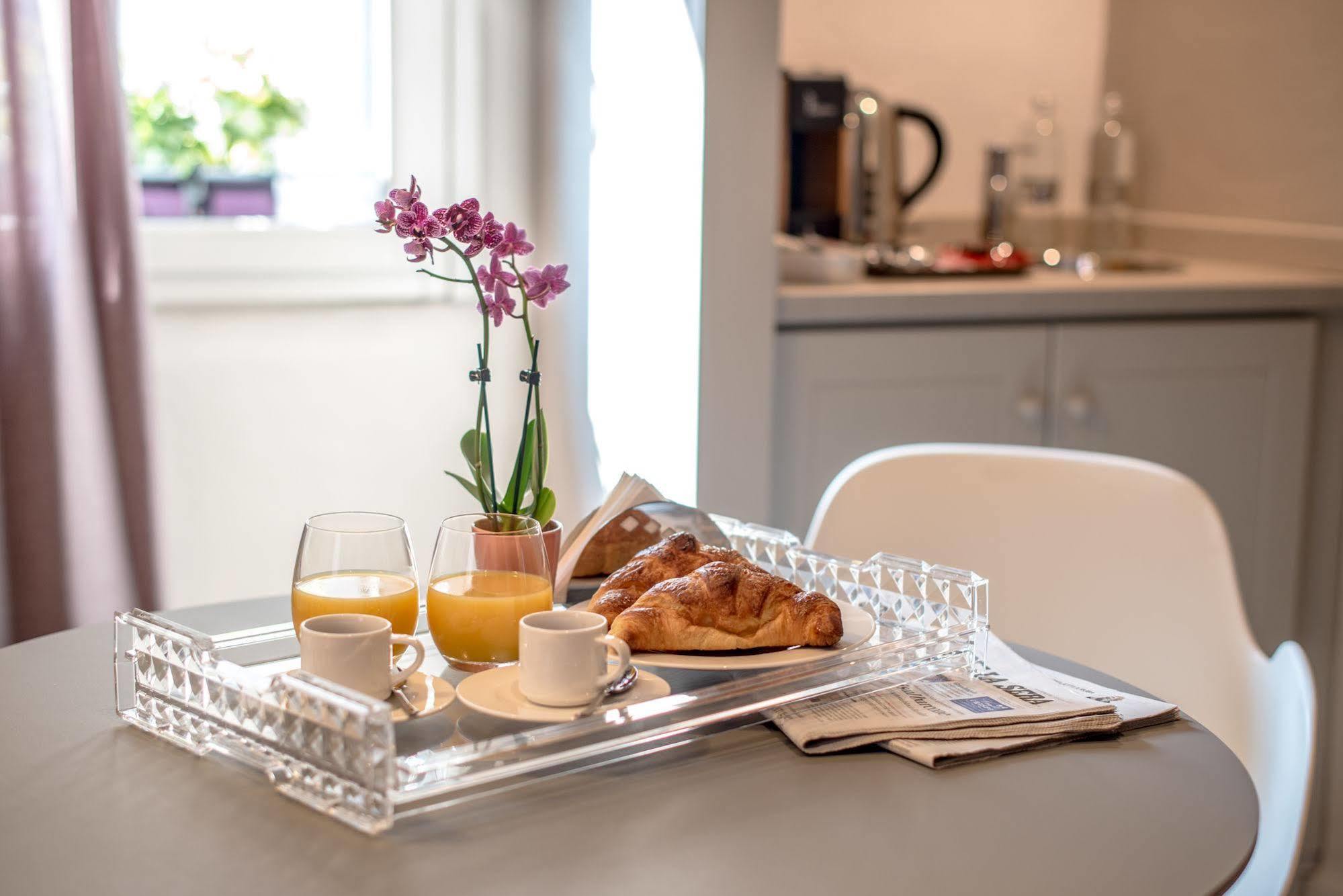 Uve Rooms & Wine Bar La Morra Bagian luar foto