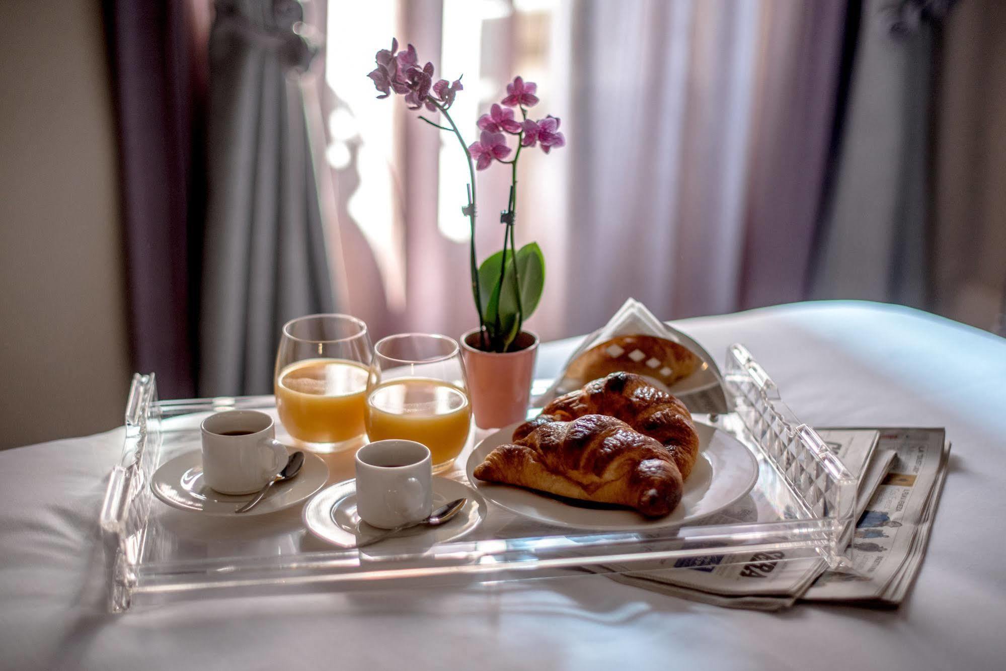 Uve Rooms & Wine Bar La Morra Bagian luar foto