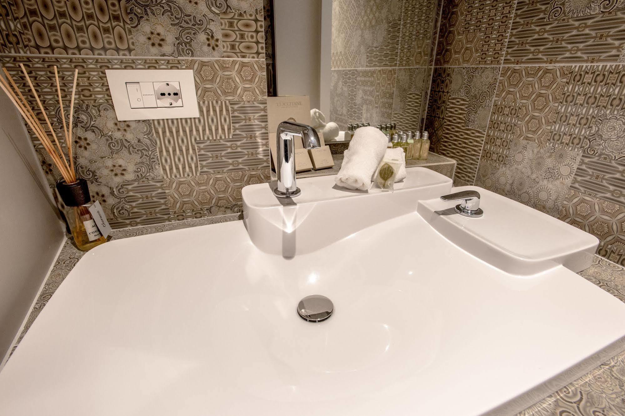 Uve Rooms & Wine Bar La Morra Bagian luar foto