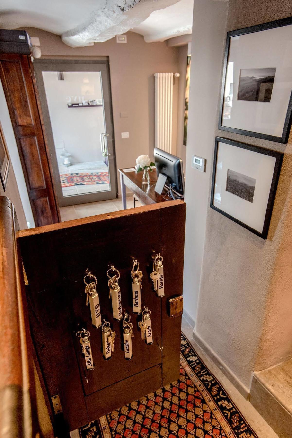 Uve Rooms & Wine Bar La Morra Bagian luar foto