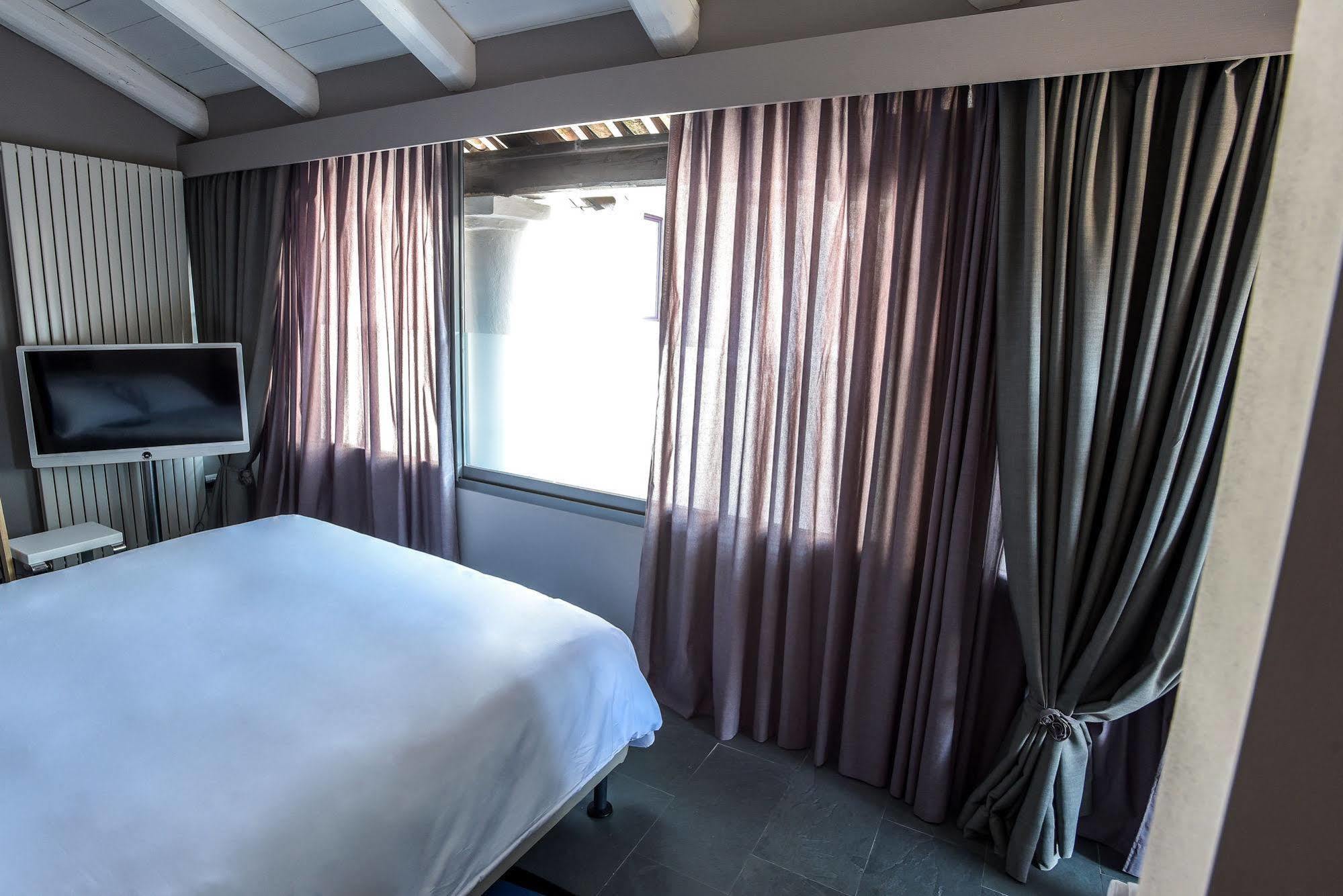 Uve Rooms & Wine Bar La Morra Bagian luar foto