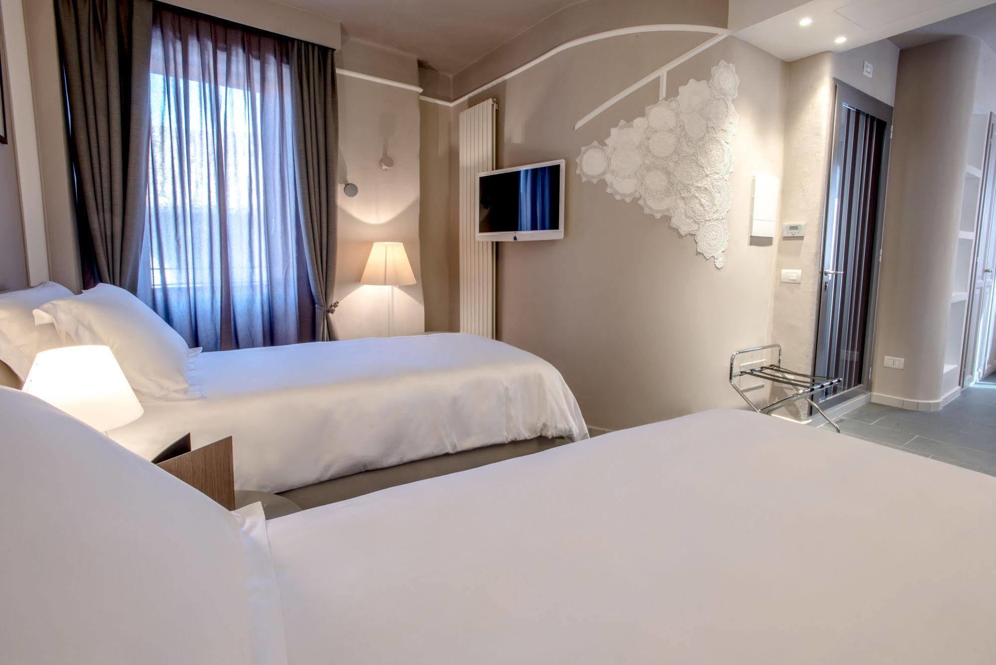 Uve Rooms & Wine Bar La Morra Bagian luar foto