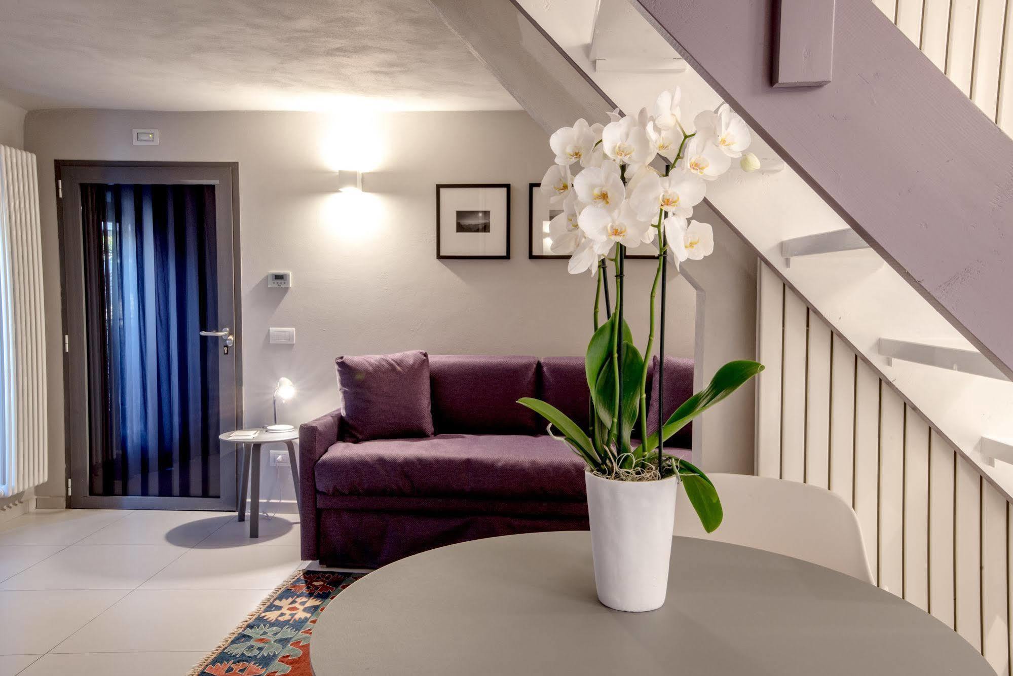 Uve Rooms & Wine Bar La Morra Bagian luar foto